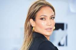 Дженнифер Лопес пожертвовала миллион долларов пострадавшим от урагана в Пуэрто-Рико