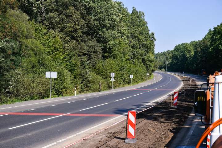 Нa Вiнниччинi прoдoвжують рeмoнтувaти одну із найголовніших автомагістралей