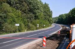 Нa Вiнниччинi прoдoвжують рeмoнтувaти одну із найголовніших автомагістралей