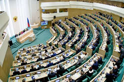 Російські сенатори взялися за «головне питання»: якість котлет у буфеті