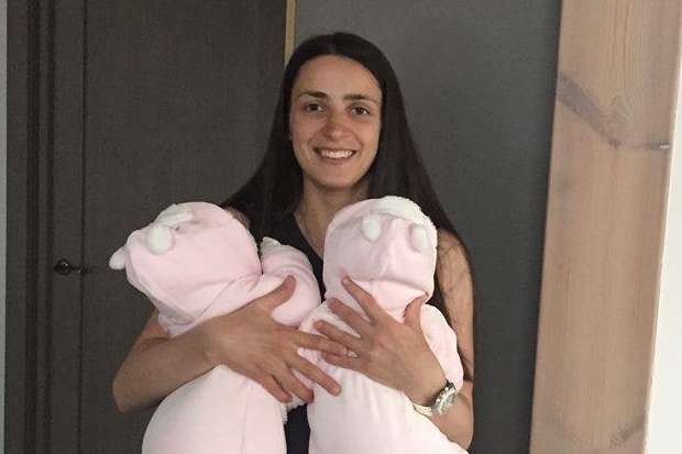 Українська олімпійська чемпіонка Шемякіна показала своїх немовлят (фото)