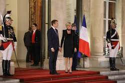 Первая леди Франции затмила своим нарядом жену президента Ливана