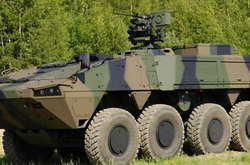 У Швеції бронетранспортер зіткнувся з поїздом: є постраждалі