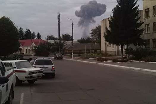 Військові припускають, що на арсенал у Калинівці могли скинути вибухівку з безпілотника 