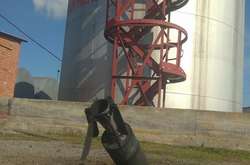 Фото: Вадим Шкільняк Facebook На нафтобазі снаряд впав за кілька метрів від великої цистерни з пальним