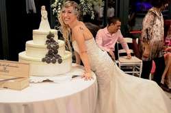 Появились фото странной свадьбы. Итальянка вышла замуж за саму себя