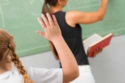 Новый закон об образовании: повышенные зарплаты учителям и скандал из-за языка