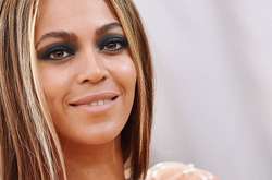 Бейонсе поддержала Леди Гагу, которая лечится от фибромиалгии