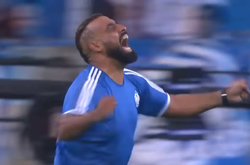 Футбольному фану позволили сделать первый удар в матче. А он забил гол