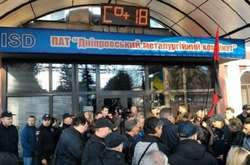 «Свобода» і «Правий сектор» прийшли на завод ІСД и підпалили шини «за чисте повітря»