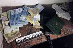 У столичній маршрутці правоохоронці затримали серійних крадіїв (фото)