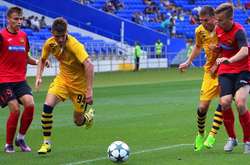 Півзахисник Металурга отримав жахливу травму у матчі проти Металіста 1925 (відео)