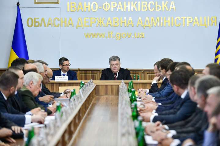 Порошенко доручив подати до суду проти РФ у справі Керченського мосту в Криму