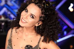 Настя Каменских поразила откровенным нарядом и станцевала с Шуровым