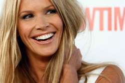 53-летняя Эль Макферсон похвасталась идеальной фигурой в бикини в соцсети