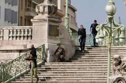 На вокзалі в Марселі чоловік з ножем кидався на перехожих. Є загиблі