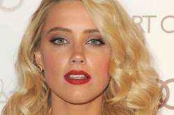 Сладкие поцелуи: Эмбер Херд застукали с таинственным красавцем в Австралии