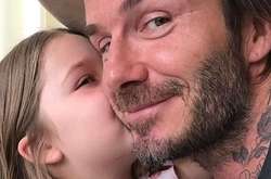 Дэвид Бекхэм учит 6-летнюю дочь играть в футбол