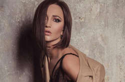 На российскую певицу напали прямо во время концерта