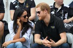 Попались! Папарацци засняли нежные поцелуи принца Гарри и Меган Маркл