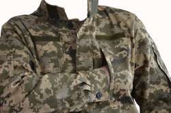 Розвідник на Донбасі зафіксував бойовика в українській військовій формі