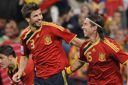 Зірки збірної Іспанії з футболу посварилися через референдум в Каталонії
