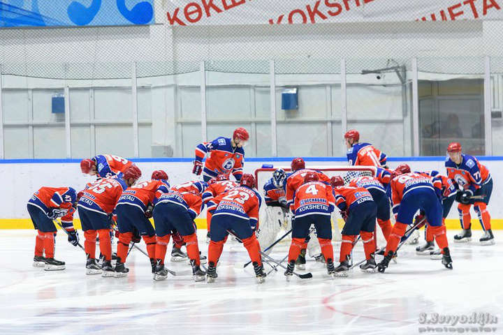 Українські хокеїсти масово прописалися у клубах Румунії та Казахстану