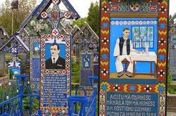 До смерти смешно: кладбище с забавными рисунками и саркастичными стихами