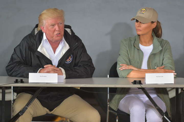 Трамп відвідав острів Пуерто-Рико, який постраждав від нищівного урагану «Марія»