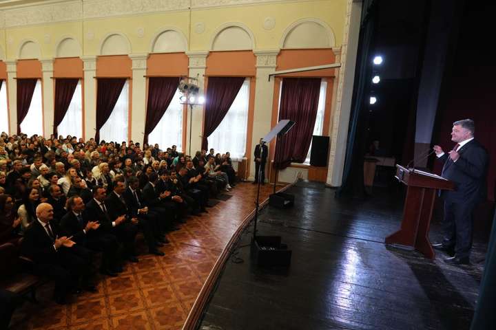 Порошенко назвав умову для створення Антикорупційного суду