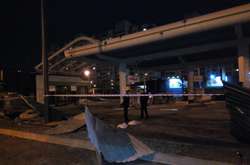 У Києві мітингувальники розгромили скандальну АЗС, поранено підлітка