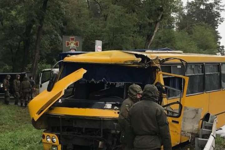 На Київщині автобус Нацгвардії потрапив у ДТП, загинув військовий