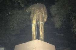 Одеські активісти «відтяли» голову відреставрованому Леніну