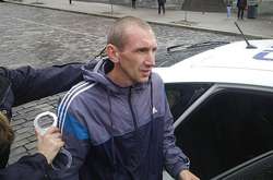 На Майдані вандал з Криму розбив пам'ятні плити на честь Небесної Сотні 