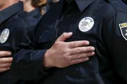 Патрульну з Івано-Франківська звільнили через те, що у декларації не вказала нову автівку