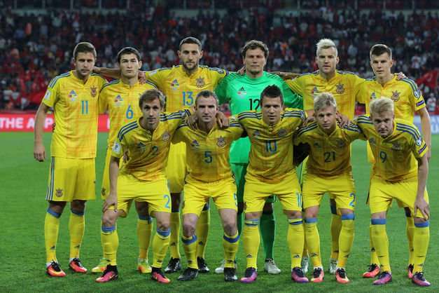 9 українських футболістів ризикують пропустити матч з Хорватією через дискваліфікацію