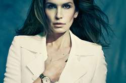 Синди Кроуфорд со своей семьей снялась в рекламе часов