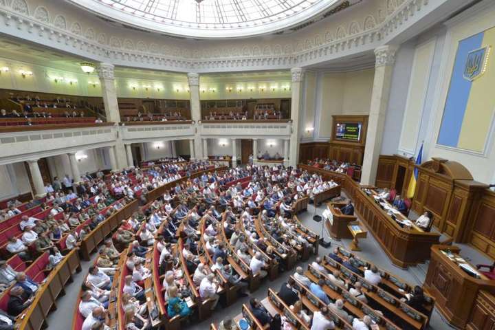Рада з бійками розпочала розглядати законопроекти щодо Донбасу