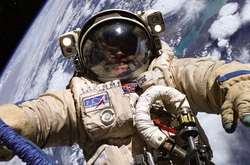 Астронавти NASA здійснили вихід у відкритий космос: відео