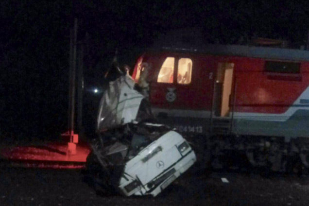 У Росії автобус врізався в потяг: загинуло щонайменше 17 осіб