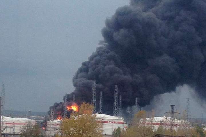 У Росії стався вибух на нафтопереробному заводі, є жертви 