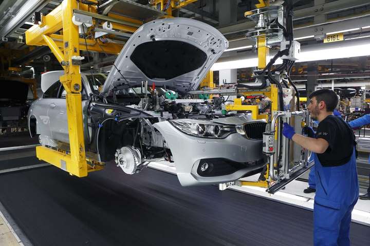 Незважаючи на санкції: BMW збирається побудувати завод у Росії