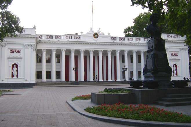 Скандал у Одесі: проект-переможець пам'ятника Небесної сотні дуже нагадує російський монумент