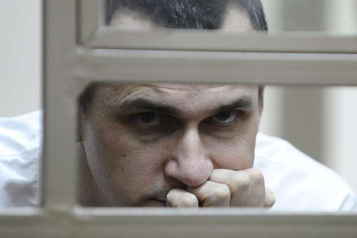Російські тюремники етапують Сенцова в колонію з поганою славою