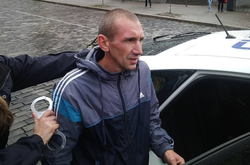 Вандал, який розгромив пам'ятник героям Небесної сотні, хотів би повторити свій вчинок - прокурор