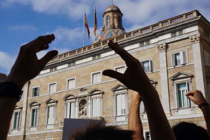У Мадриді та Барселоні тисячі людей мітингували за єдність Іспанії