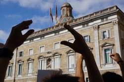 У Мадриді та Барселоні тисячі людей мітингували за єдність Іспанії