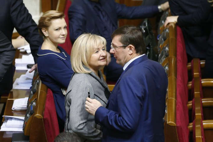 Луценко похвалив свою дружину-депутатку, яка називає колег у Раді козлами