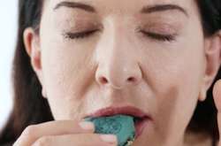 «Портрет в пирожном»: Марина Абрамович выпустила пирожные со вкусом себя