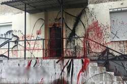 Нардепу Чумаку «прикрасили» приймальню (фотофакт)